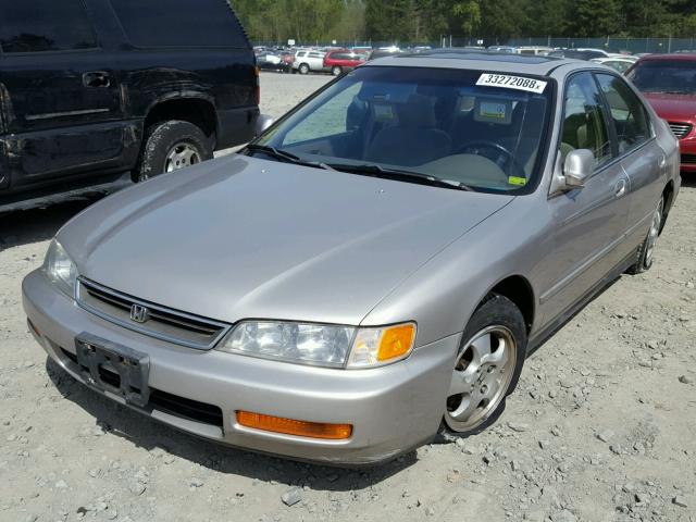 1HGCD5606VA194445 - 1997 HONDA ACCORD SE SILVER photo 2