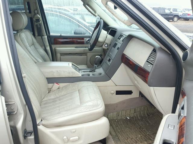 5LMFU28R64LJ10819 - 2004 LINCOLN NAVIGATOR GOLD photo 5