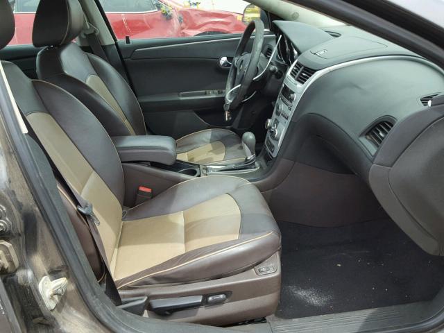 1G1ZC5E05AF309443 - 2010 CHEVROLET MALIBU 1LT 灰色 照片 5