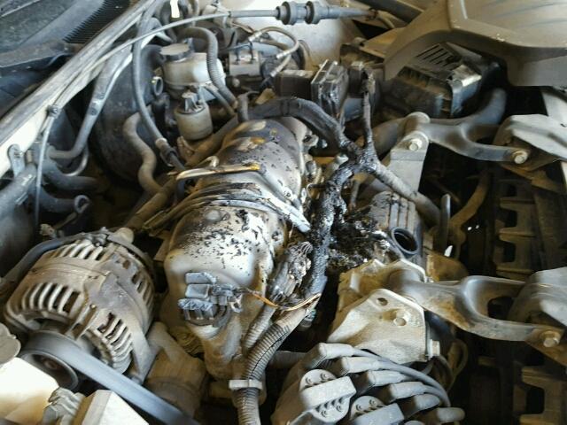 2G2WP552461261677 - 2006 PONTIAC GRAND PRIX SILVER photo 10