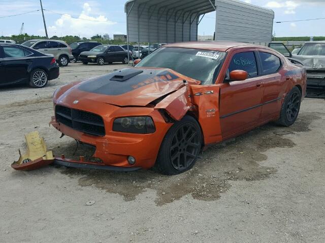 2B3KA53H56H289919 - 2006 DODGE CHARGER R/ ORANGE photo 2