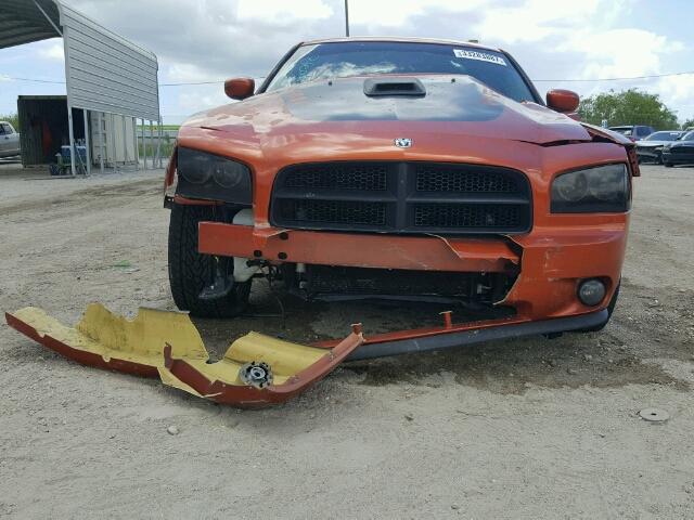 2B3KA53H56H289919 - 2006 DODGE CHARGER R/ ORANGE photo 9