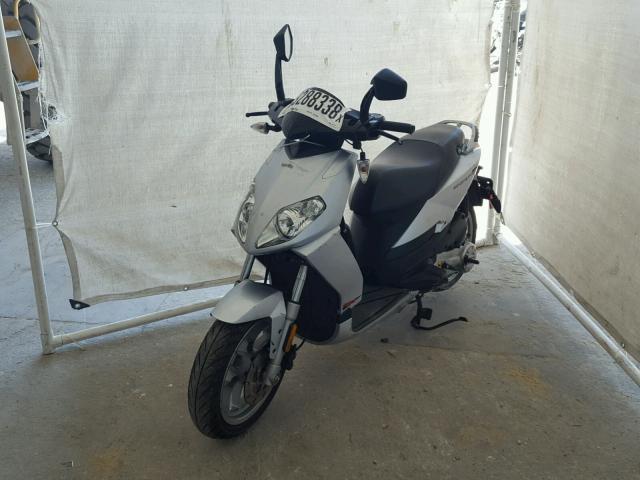 ZD4SBC00994001324 - 2009 APRILIA SPORTCITY SILVER photo 2