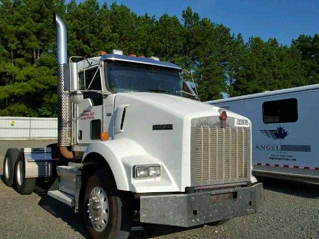 1XKDD09X1AJ262096 - 2010 KENWORTH CONSTRUCTI WHITE photo 1