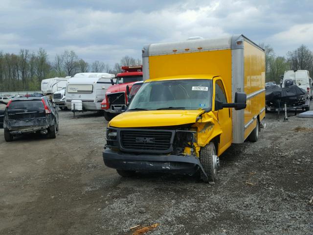 1GD374CGXD1181340 - 2013 GMC SAVANA CUT YELLOW photo 2