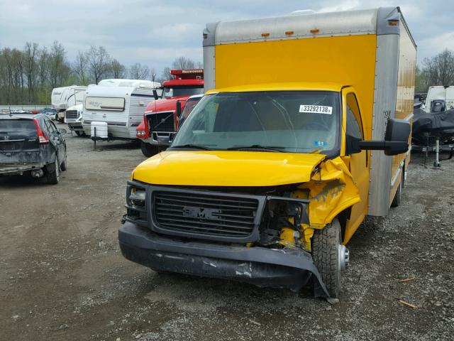 1GD374CGXD1181340 - 2013 GMC SAVANA CUT YELLOW photo 9