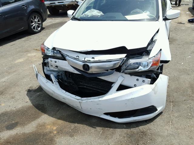 19VDE1F36FE001205 - 2015 ACURA ILX 20 WHITE photo 9