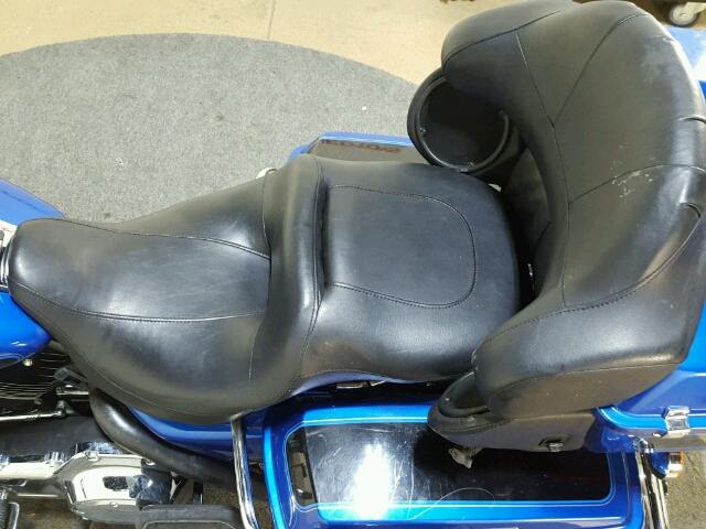 1HD1FC4188Y628360 - 2008 HARLEY-DAVIDSON FLHTCUI Көк фото 17