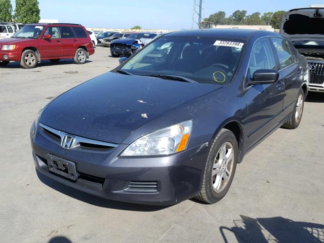 1HGCM56327A195962 - 2007 HONDA ACCORD SE GRAY photo 2