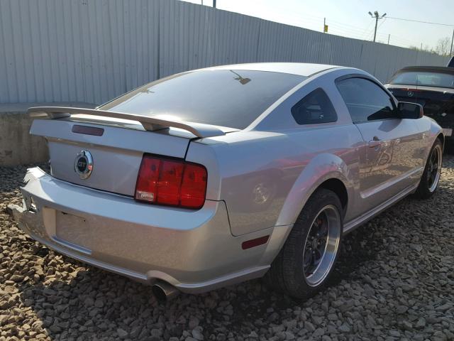 1ZVHT82HX55204937 - 2005 FORD MUSTANG GT SILVER photo 4