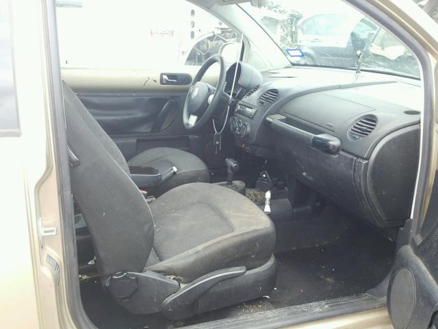3VWCB21C11M463837 - 2001 VOLKSWAGEN NEW BEETLE 金色 照片 5