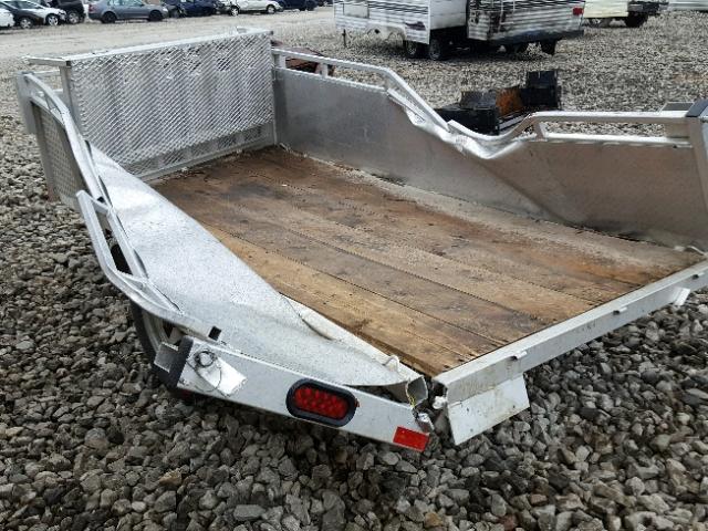 2A9UA5138HC166005 - 2017 UTILITY UTILITY 银色 照片 9