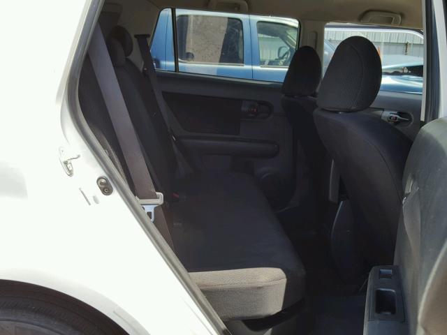 JTLKE50E981037559 - 2008 TOYOTA SCION XB WHITE photo 6