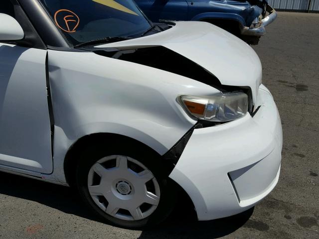 JTLKE50E981037559 - 2008 TOYOTA SCION XB WHITE photo 9