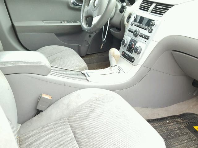 1G1ZA5EB1AF300987 - 2010 CHEVROLET MALIBU LS 银色 照片 5