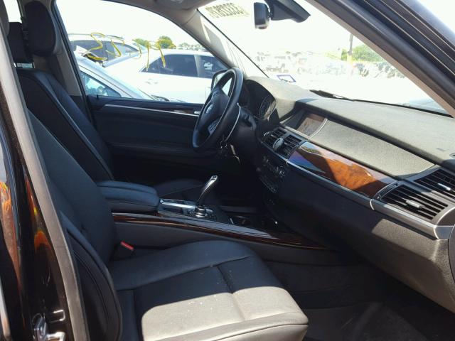 5UXFE4C58AL381783 - 2010 BMW X5 XDRIVE3 BLACK photo 5