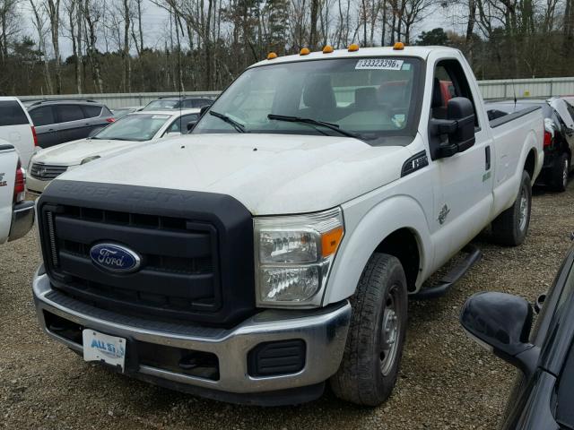 1FTBF2AT0GEB29185 - 2016 FORD F250 SUPER WHITE photo 2