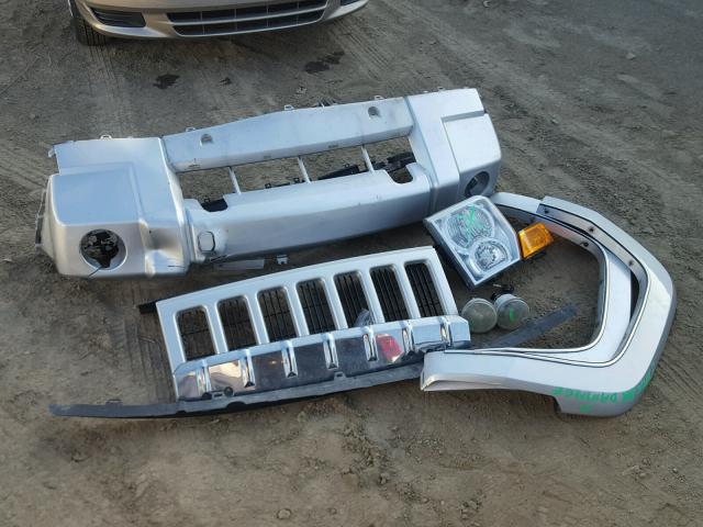 1J8HH48K46C106895 - 2006 JEEP COMMANDER SILVER photo 10