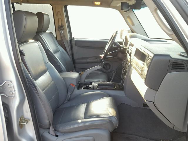 1J8HH48K46C106895 - 2006 JEEP COMMANDER SILVER photo 5