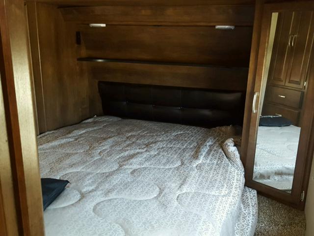 573TR3623J3317745 - 2018 GRAN REFLECTION WHITE photo 7