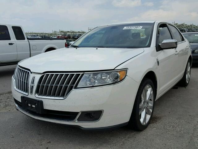 3LNHL2JC7CR811678 - 2012 LINCOLN MKZ WHITE photo 2