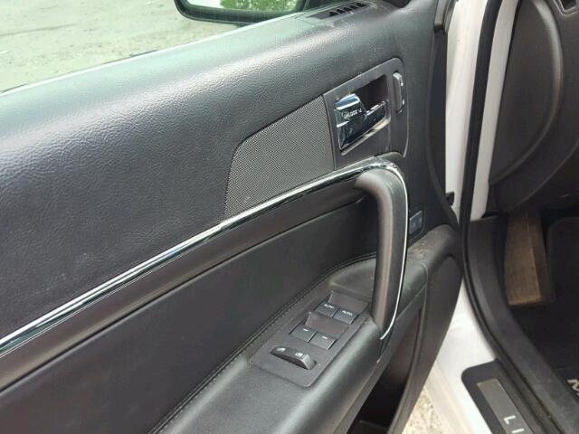 3LNHL2JC7CR811678 - 2012 LINCOLN MKZ თეთრი ფოტო 9