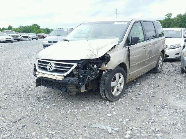 2V8HW54X19R501699 - 2009 VOLKSWAGEN ROUTAN SEL TAN photo 2