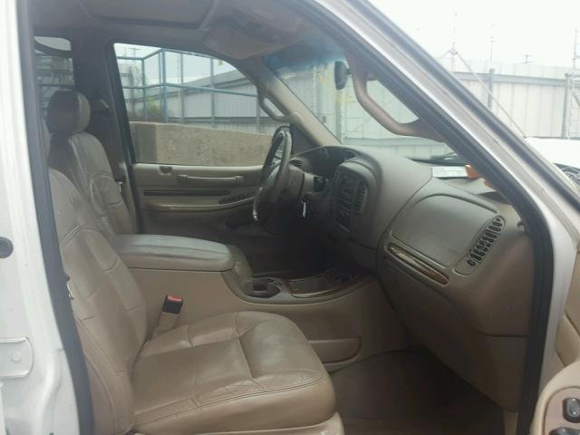 5LMFU28R71LJ30492 - 2001 LINCOLN NAVIGATOR WHITE photo 5