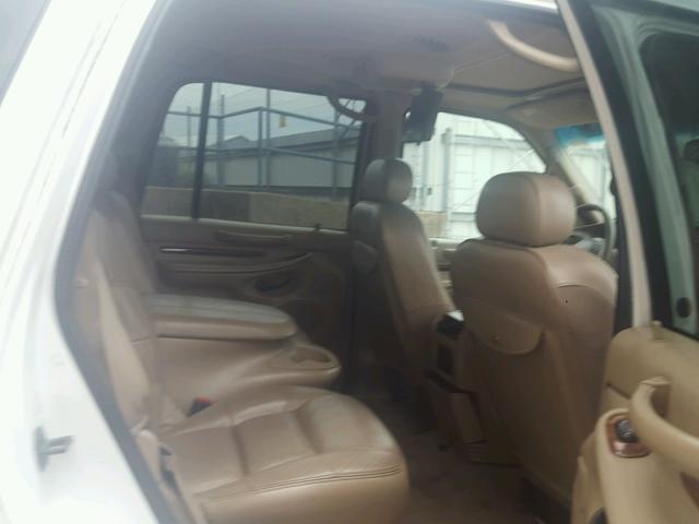 5LMFU28R71LJ30492 - 2001 LINCOLN NAVIGATOR WHITE photo 6