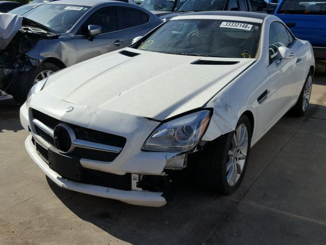 WDDPK3JA2GF115620 - 2016 MERCEDES-BENZ SLK 300 WHITE photo 2