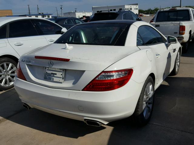 WDDPK3JA2GF115620 - 2016 MERCEDES-BENZ SLK 300 WHITE photo 4