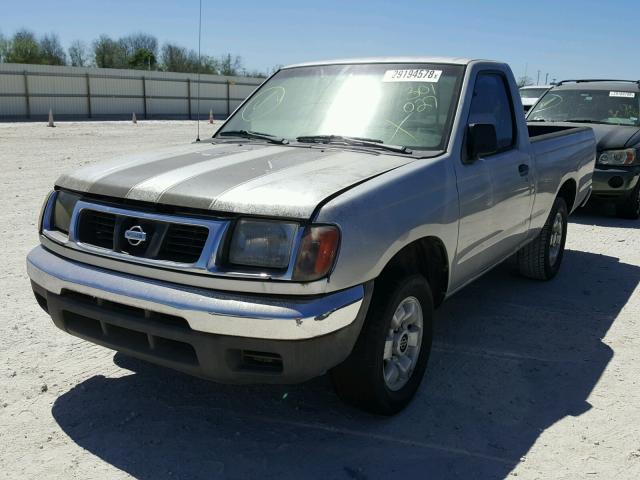 1N6DD21S3WC301027 - 1998 NISSAN FRONTIER X SILVER photo 2