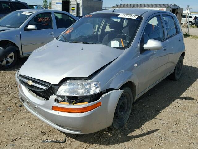 KL1TD69636B542046 - 2006 CHEVROLET AVEO BASE SILVER photo 2