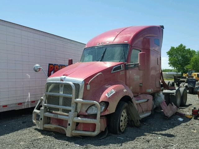 1XKYD49X6GJ496154 - 2016 KENWORTH CONSTRUCTI RED photo 2