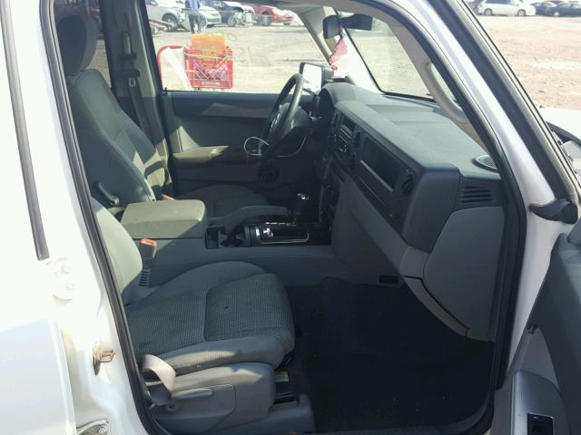 1J8HG48N16C244911 - 2006 JEEP COMMANDER WHITE photo 5