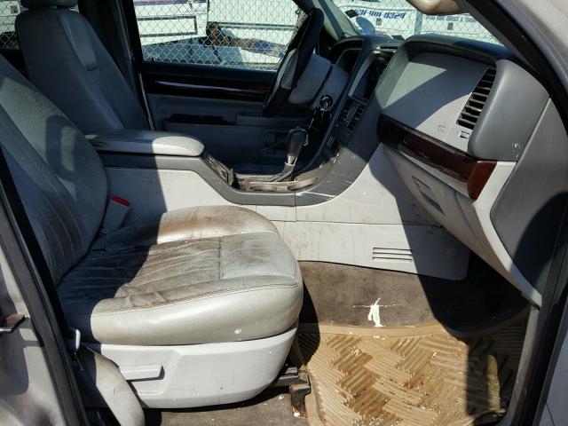 5LMEU88H54ZJ15884 - 2004 LINCOLN AVIATOR 银色 照片 5