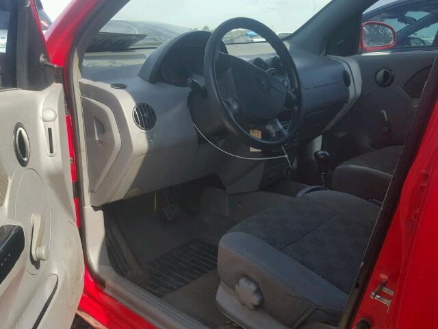 KL1TD62645B364348 - 2005 CHEVROLET AVEO BASE RED photo 9