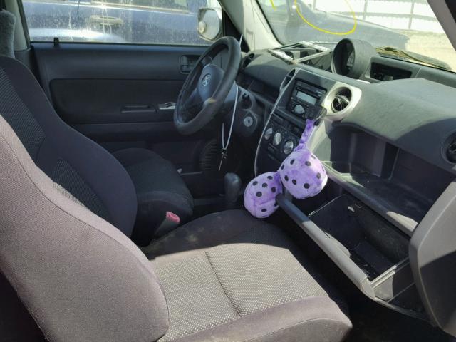 JTLKT324940131021 - 2004 TOYOTA SCION XB SILVER photo 5