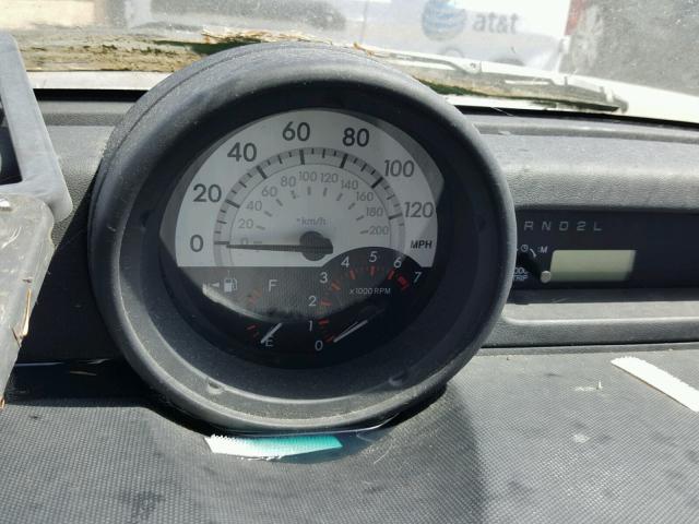 JTLKT324940131021 - 2004 TOYOTA SCION XB SILVER photo 8