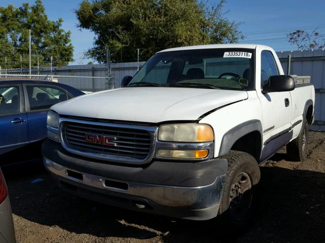 1GTHC24U92E181446 - 2002 GMC SIERRA C25 WHITE photo 2