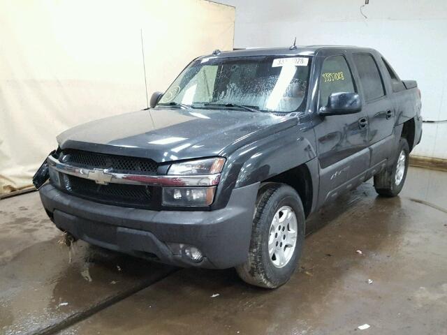 3GNEK12Z95G288662 - 2005 CHEVROLET AVALANCHE GRAY photo 2