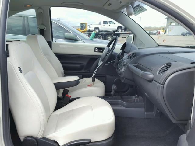 3VWFW31CX8M515614 - 2008 VOLKSWAGEN NEW BEETLE 白色 照片 5