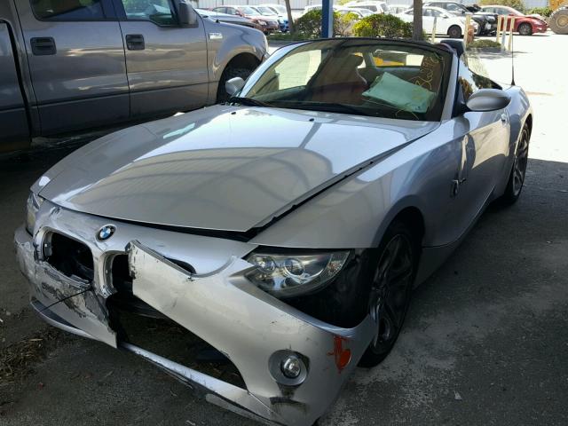 4USBT53525LT27844 - 2005 BMW Z4 3.0 SILVER photo 2
