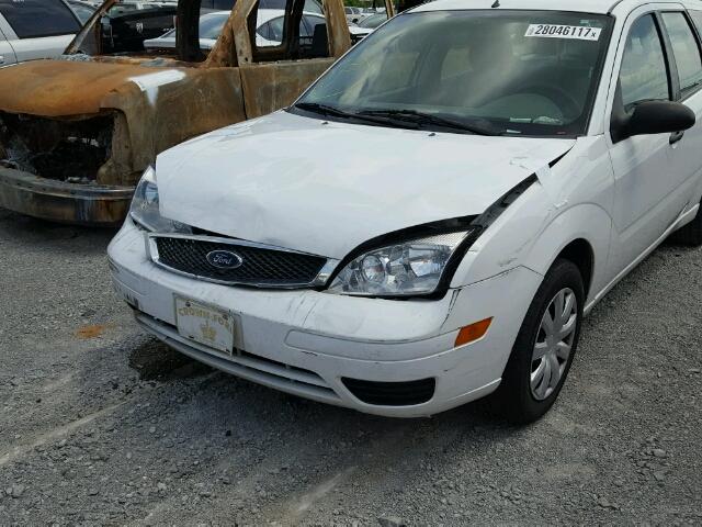 1FAFP36N55W166423 - 2005 FORD FOCUS ZXW WHITE photo 10