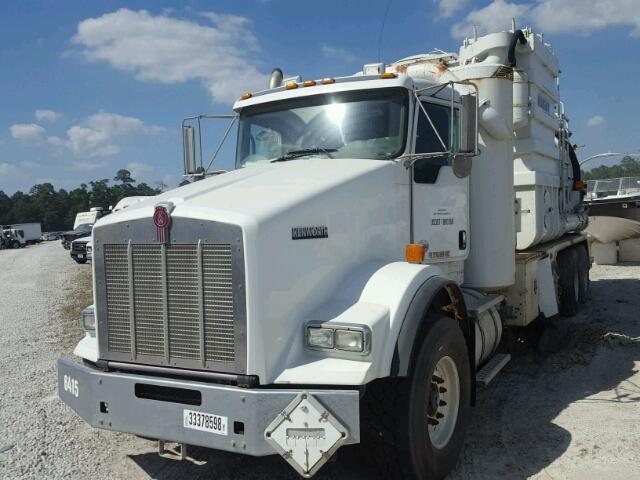 1NKDX4EXXDJ357498 - 2013 KENWORTH CONSTRUCTI WHITE photo 2