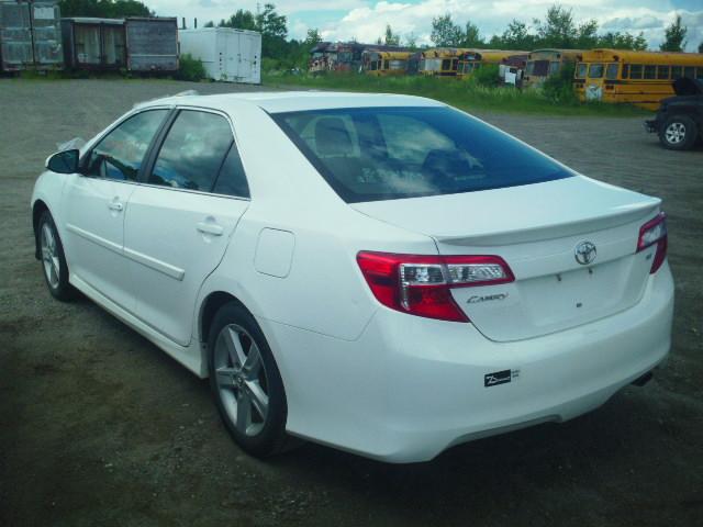 4T1BF1FK8DU637640 - 2013 TOYOTA CAMRY L WHITE photo 3