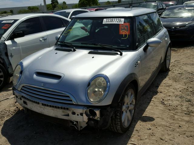 WMWRE33595TL14606 - 2005 MINI COOPER S SILVER photo 2