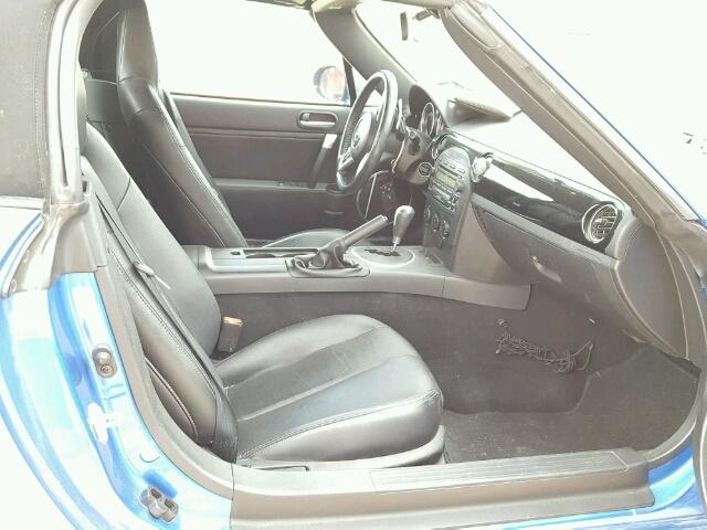 JM1NC25F760111031 - 2006 MAZDA MX-5 MIATA BLUE photo 5