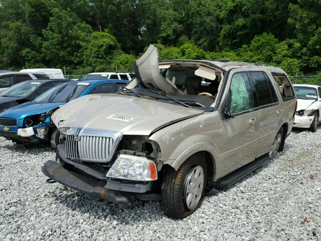 5LMFU27546LJ20377 - 2006 LINCOLN NAVIGATOR GOLD photo 2