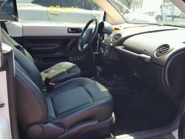 3VWRG31Y89M409332 - 2009 VOLKSWAGEN NEW BEETLE 白色 照片 5